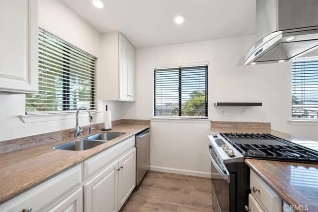 Photo - 1084 Baden Ave