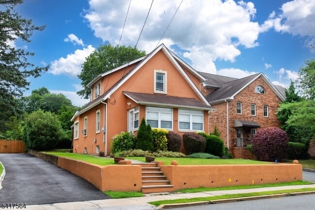 Photo - 154 Roseland Ave