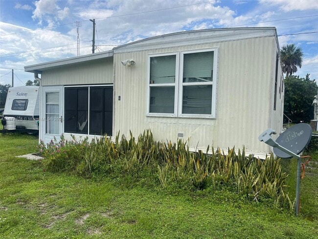 Building Photo - 14725 NW 1st Pkwy Rental