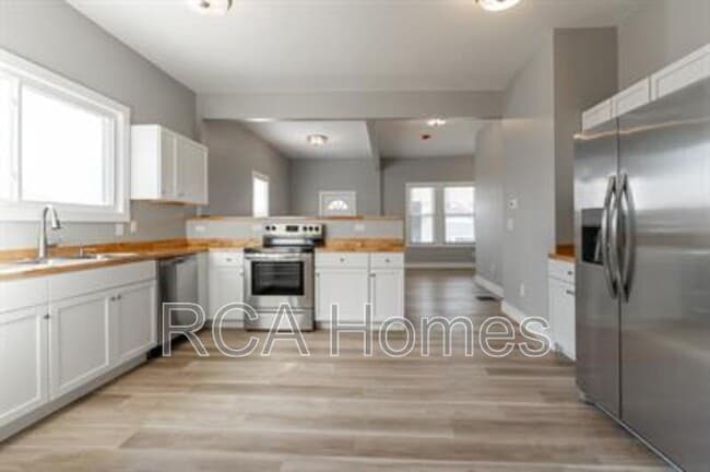 648 W 30th St