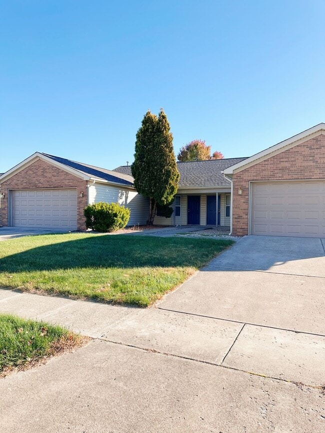 Building Photo - Spacious 2-Bed, 2-Bath Duplex with Attache...