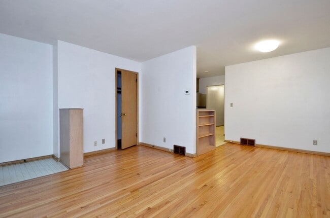 Photo - 4451 Bloomington Ave Unidad 2