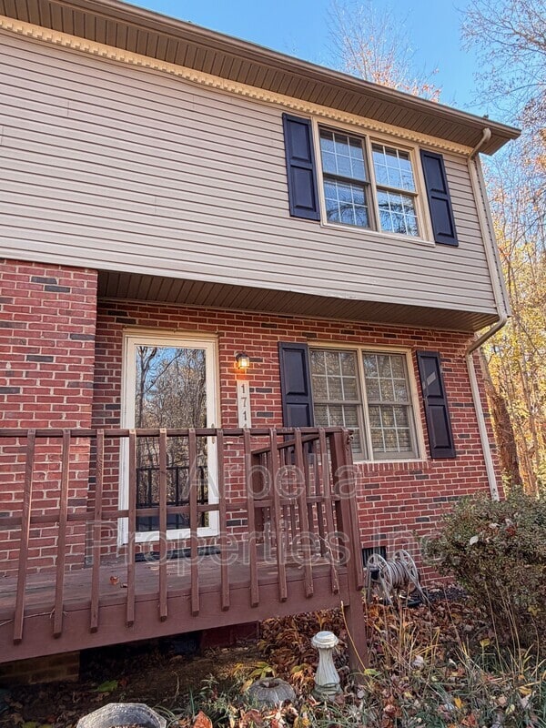 Building Photo - 1711 Herrin Dr