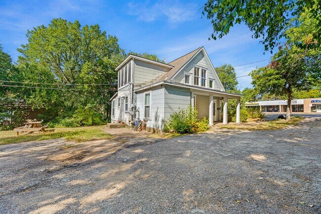 Building Photo - 3205 Guadalupe St