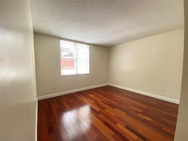 Photo - 2030 Douglas Rd