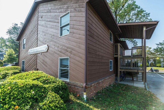 Photo - 525 Henderson Crossing