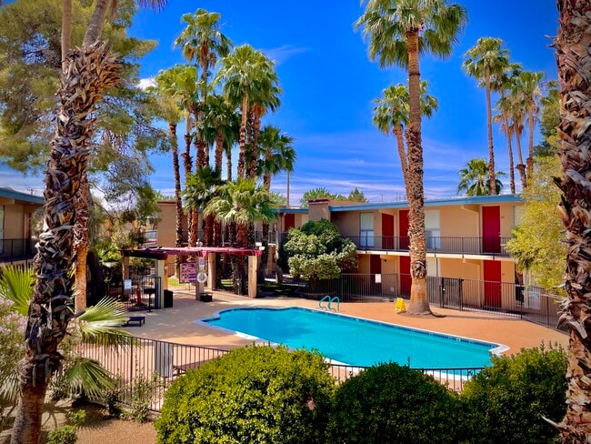 Seasonal Community Pool - Maryland Park Apartments