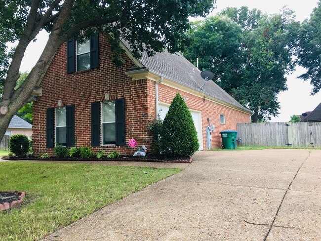 Photo - Ewing Place in Arlington! Pets are allowed, fees apply! Fenced in back yard!