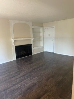 Living room w/ fireplace