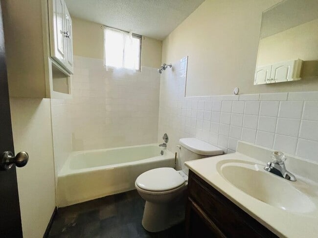 Photo - 1406 Magnolia W