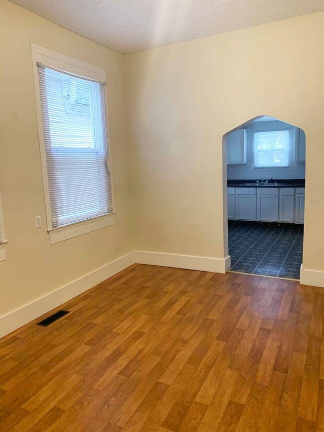 Photo - 921 N 10th St