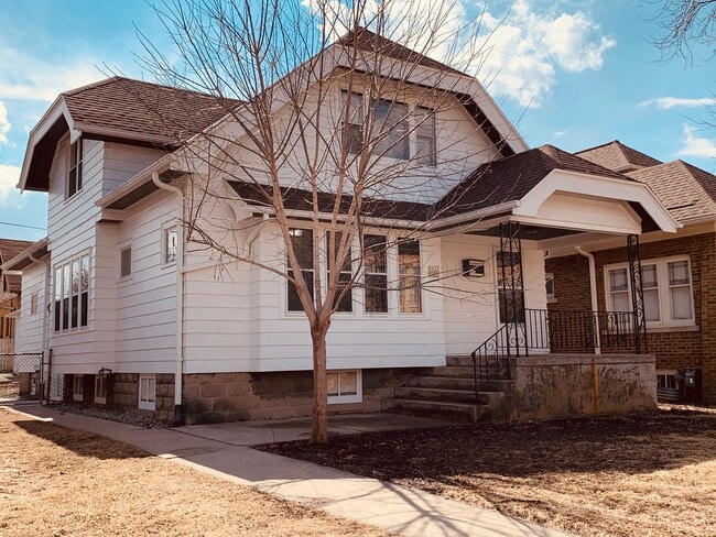Building Photo - 5021 W Greenfield Ave Unit 5023 Rental