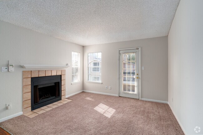 1BR, 1BA - 660SF - Living Room