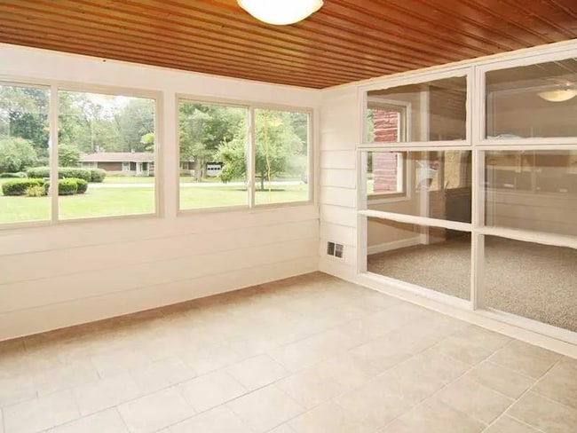 Photo - 10118 Holaday Dr W