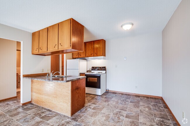 1BR, 1BA - 600SF