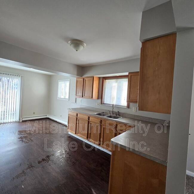 Photo - 644 E Meyers Ave