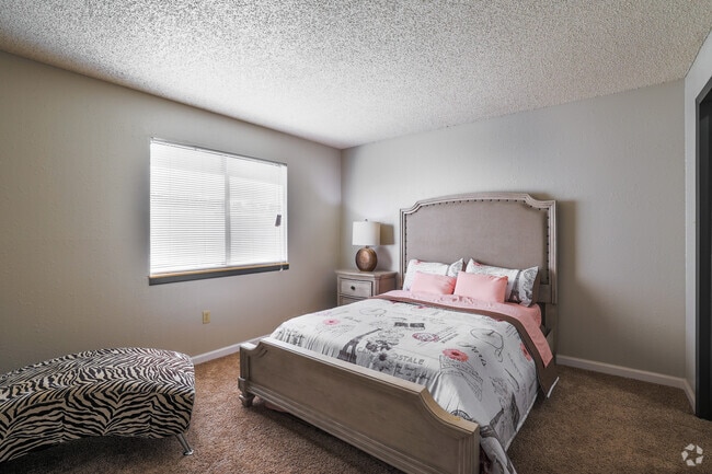 1BR, 1BA - 635SF