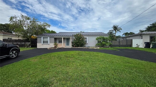 Building Photo - 3325 S Lake Dr