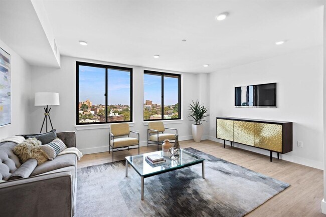 Photo - 136-144 Summit Ave Unidad 609