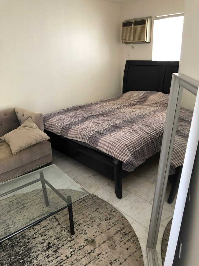 200 S Maple Dr