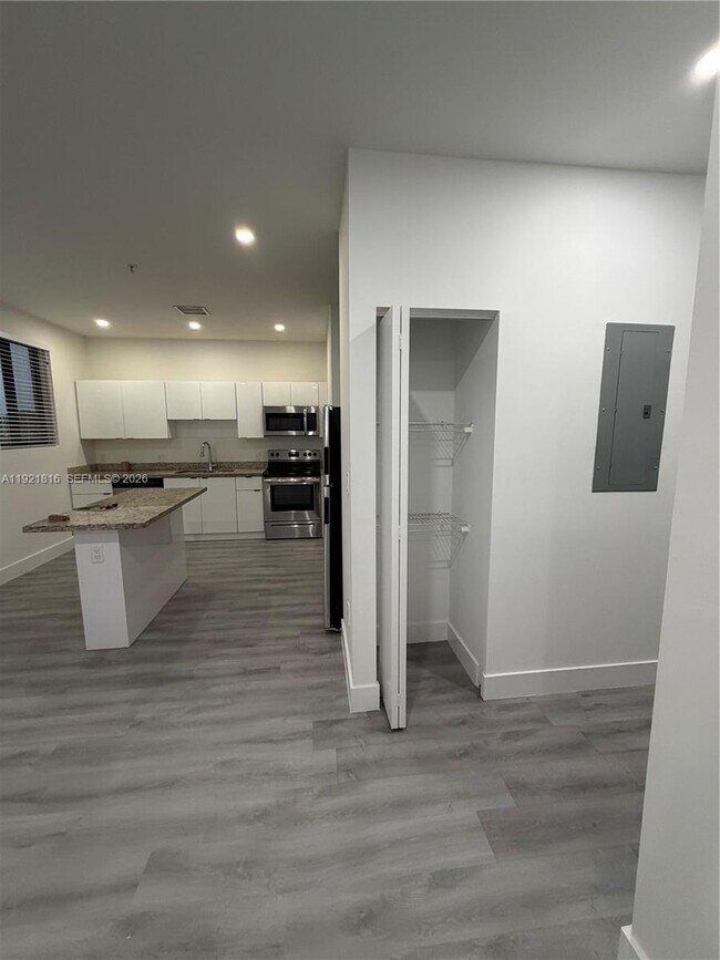 Photo - 859 E 24th St Unit 402