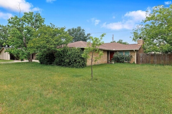 Building Photo - 1210 Glenda Dr Unit A