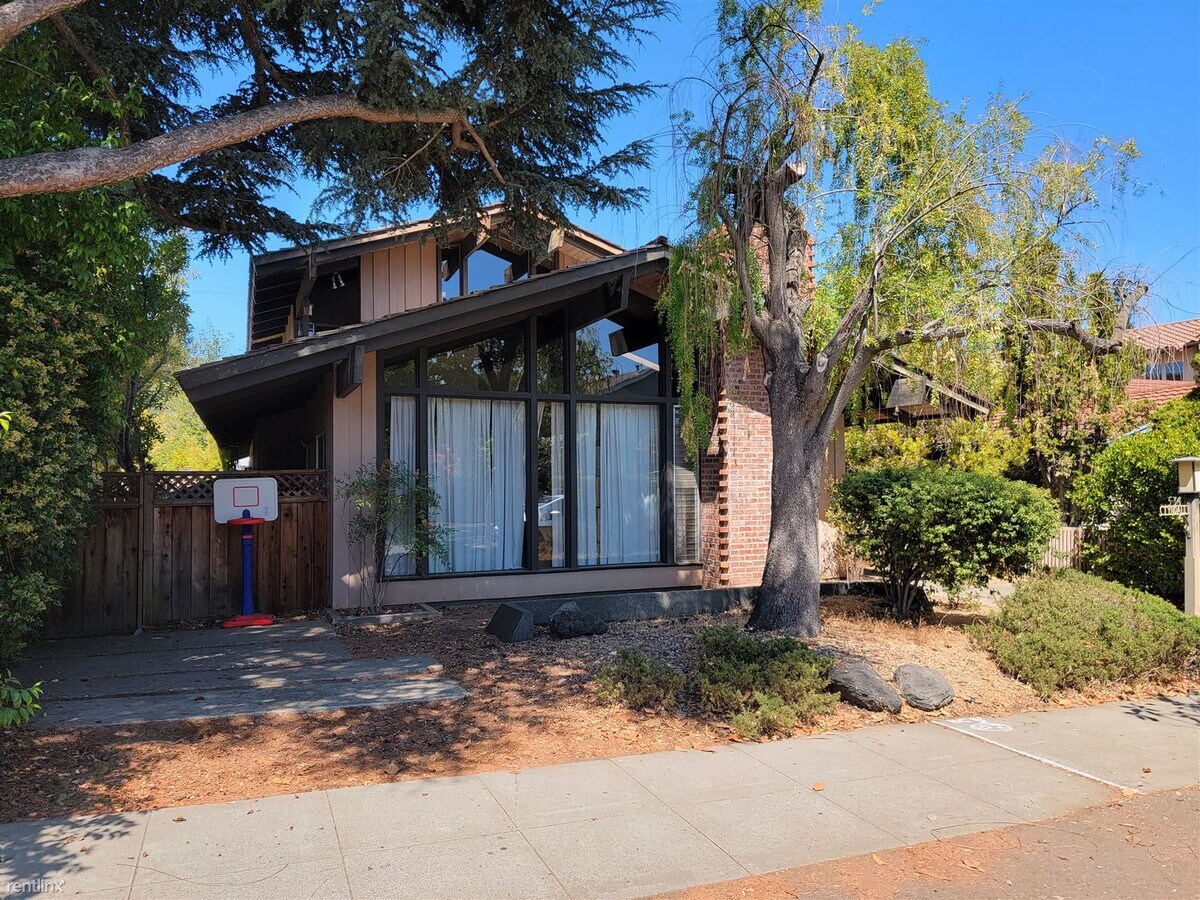 Photo - 2 br, 2 bath Condo - 534 Tyndall Street 1