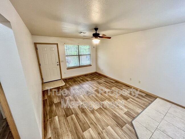 Photo - 19227 State St