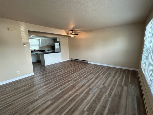 Photo - 380 9th Ave E