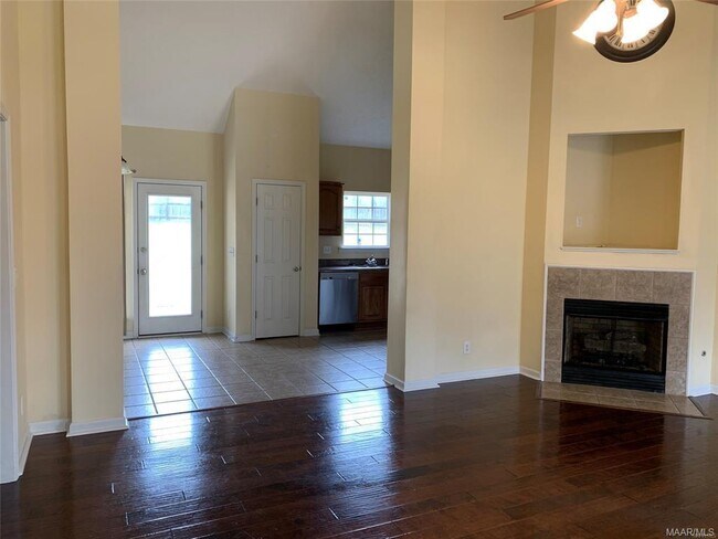 Photo - 609 Stirling Ridge