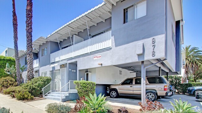 Building Photo - 978 Barrington - steps to San Vicente in p... Rental