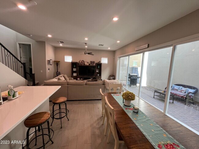 Photo - 1557 E Megan St