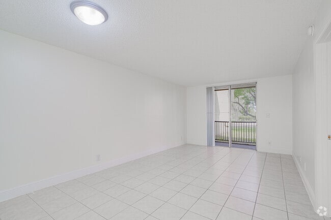 2BR, 2BA - 1,000SF