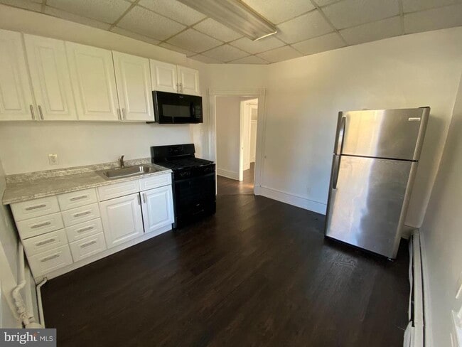 Building Photo - 7300 Boyer St Unit D