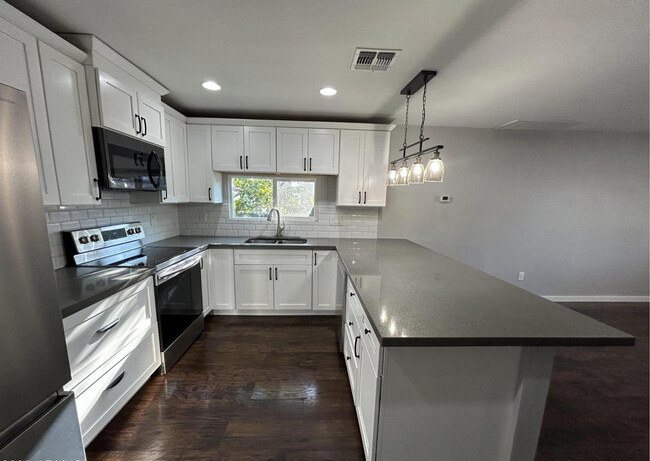 Photo - 1117 W 9th St