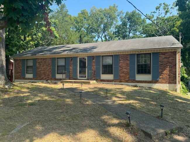 Building Photo - 332 Lynn Dr