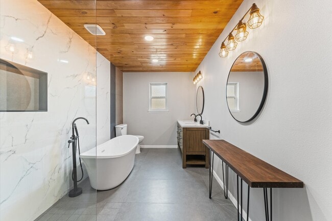 Photo - 10714 Deerwood Rd Casa