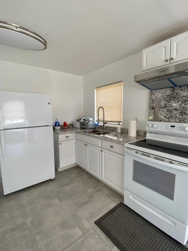 Photo - 405 NE 131st Ln