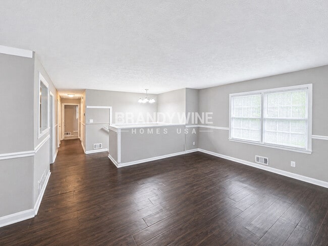 Photo - 1044 Baker Ln