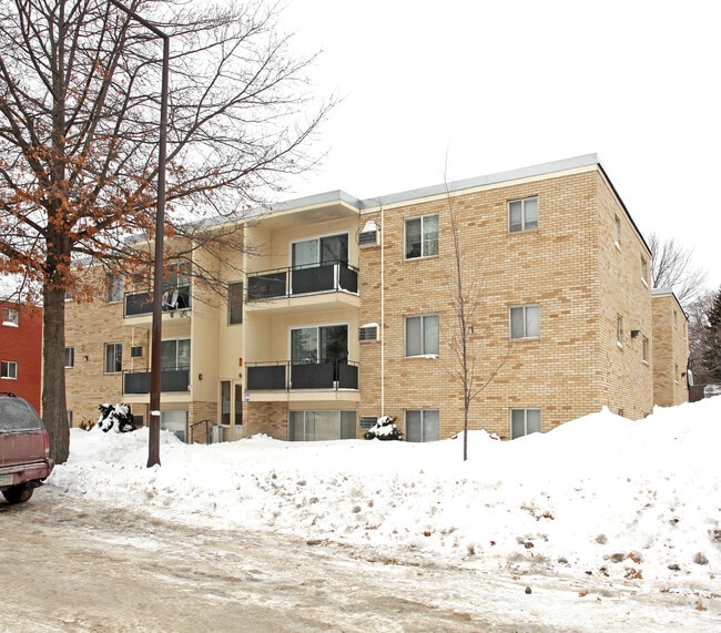 Hoyt Avenue Apartments - Hoyt Avenue Apartments