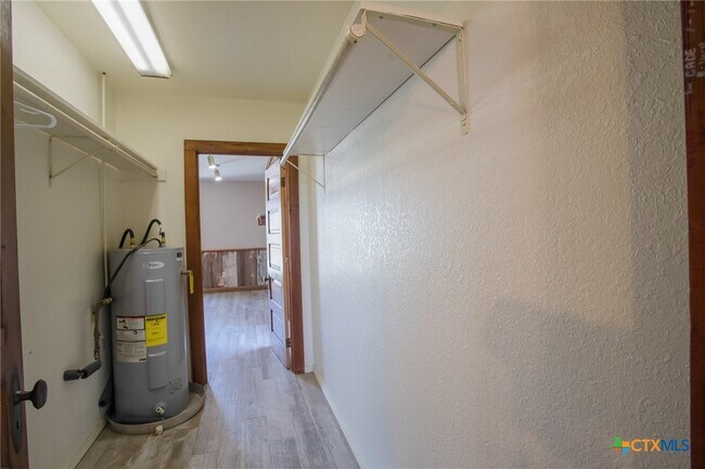 Photo - 4692 S E River Rd