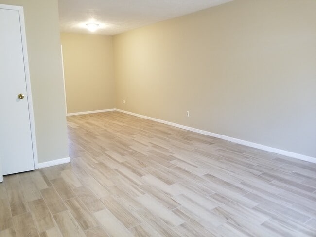 Photo - Charming 2Bed/1.5 Bath End-Unit Townhome Conveniently Located Near Schools, Shopping & Tyndall AFB!