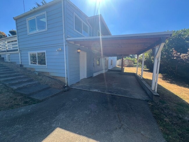 Building Photo - 546 Fir Ave Unit B