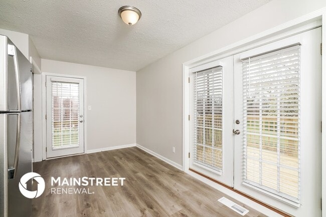 Photo - 1303 Woodcreek Dr
