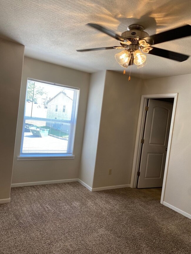 Building Photo - Beautiful one bedroom with a balcony! Unit P205