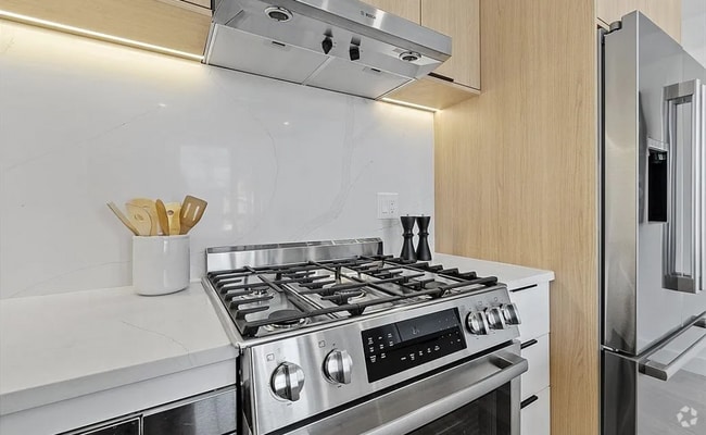 Building Photo - 145 5th St Unit 131-4 Rental