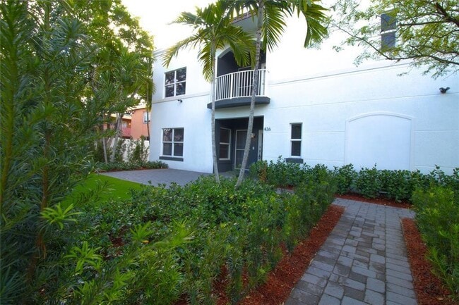 436 SE 16th St