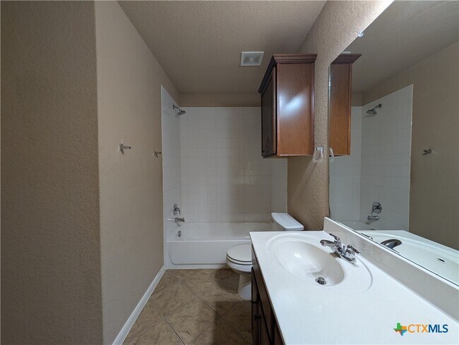 212 Oak Creek Way