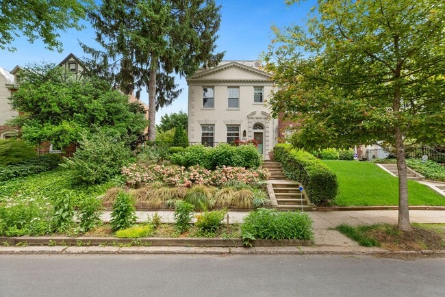 Building Photo - Available Now! 4 Bedroom  3.5  Bathroom To... Rental