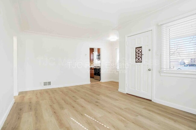 Photo - 1741 Newark St